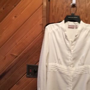 Lovely Croft and Barrow WHITE blouse